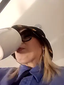 CandieGilson   online show from 02-05-26, 11:37