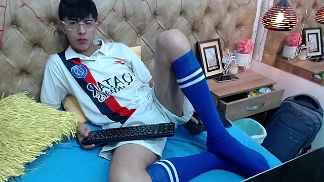 Estiv18  online show from 03-23-25, 06:26