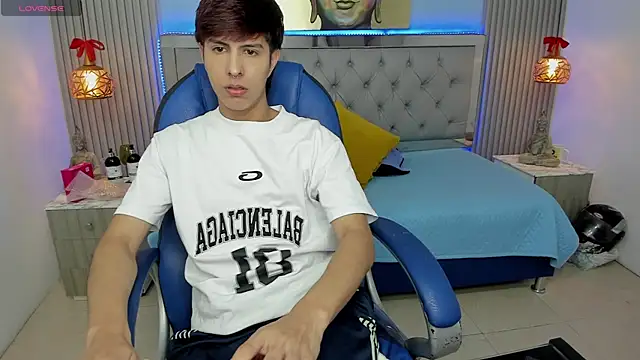 Estiv18  online show from 01-14-26, 01:55