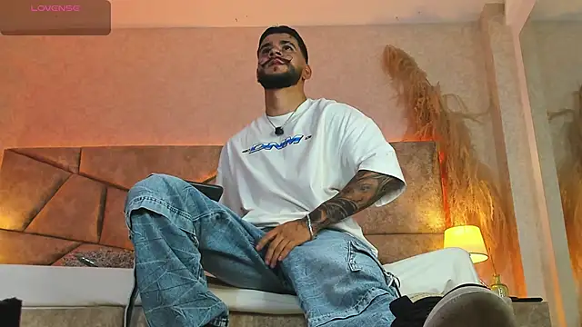 Snapshot of DickGriffith_ chatting on 09-13-25, 12:05 DickGriffith online show from 09-13-25, 12:05