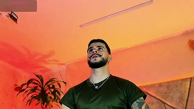 Snapshot of DickGriffith_ chatting on 09-25-25, 12:53 DickGriffith online show from 09-25-25, 12:53