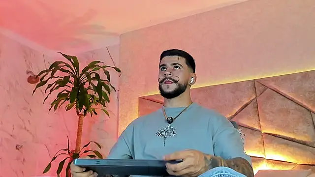 Snapshot of DickGriffith_ chatting on 09-28-25, 07:14 DickGriffith online show from 09-28-25, 07:14