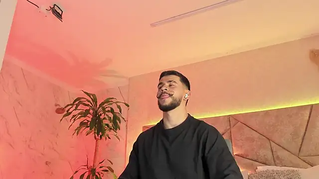 Snapshot of DickGriffith_ chatting on 09-29-25, 12:43 DickGriffith online show from 09-29-25, 12:43