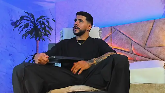 Snapshot of DickGriffith_ chatting on 10-05-25, 11:52 DickGriffith online show from 10-05-25, 11:52