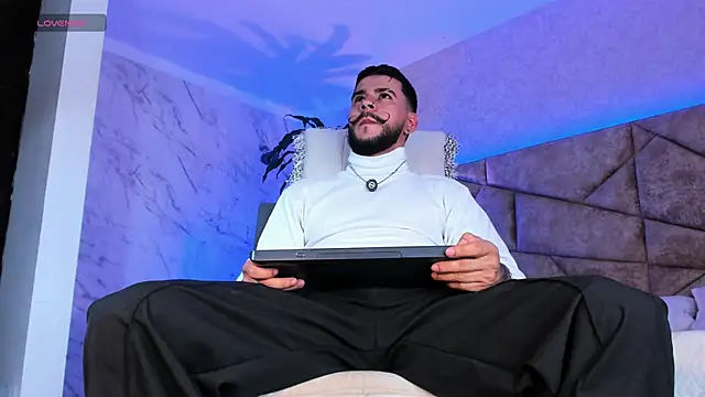 Snapshot of DickGriffith_ chatting on 10-19-25, 12:50 DickGriffith online show from 10-19-25, 12:50