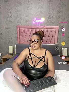 Snapshot of VixenRoyaleX chatting on 07-02-26, 03:56 VixenRoyaleX online show from 07-02-26, 03:56