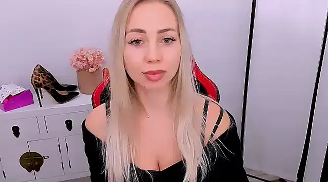 Snapshot of MargaritaRose chatting on 03-19-25, 06:34 MargaritaRose online show from 03-19-25, 06:34