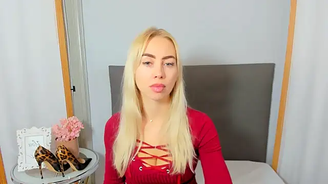 Snapshot of MargaritaRose chatting on 10-26-25, 08:15 MargaritaRose online show from 10-26-25, 08:15