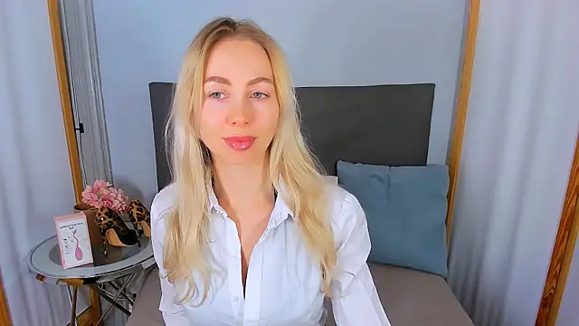 Snapshot of MargaritaRose chatting on 03-15-26, 06:30 MargaritaRose online show from 03-15-26, 06:30