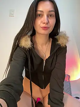 Snapshot of lunalovelee chatting on 12-14-25, 02:00 lunalovelee online show from 12-14-25, 02:00