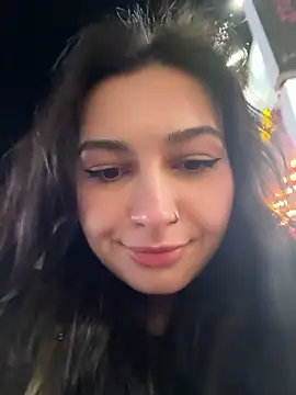 Snapshot of lunalovelee chatting on 12-20-25, 02:13 lunalovelee online show from 12-20-25, 02:13