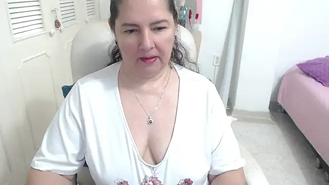 leonela 69 online show from 04-22-26, 02:58
