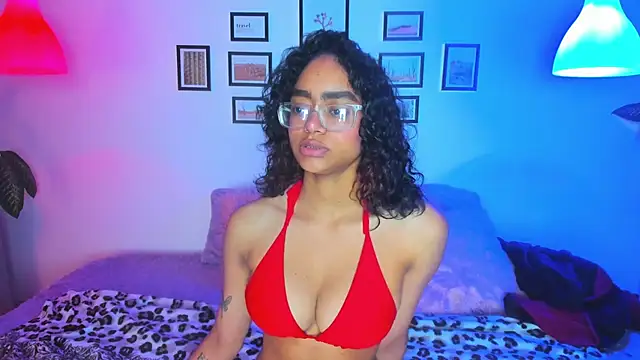 Snapshot of Alice_simmons chatting on 02-14-26, 01:30 Alice simmons online show from 02-14-26, 01:30