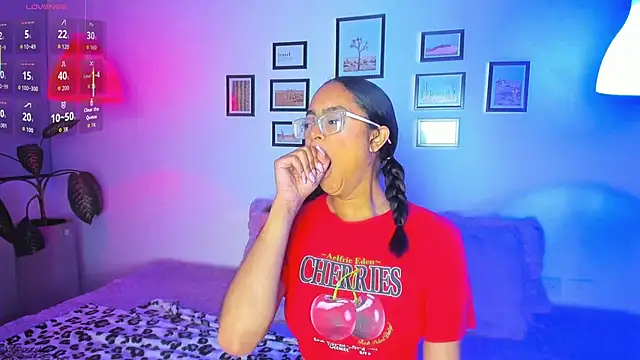 Snapshot of Alice_simmons chatting on 03-09-26, 12:09 Alice simmons online show from 03-09-26, 12:09