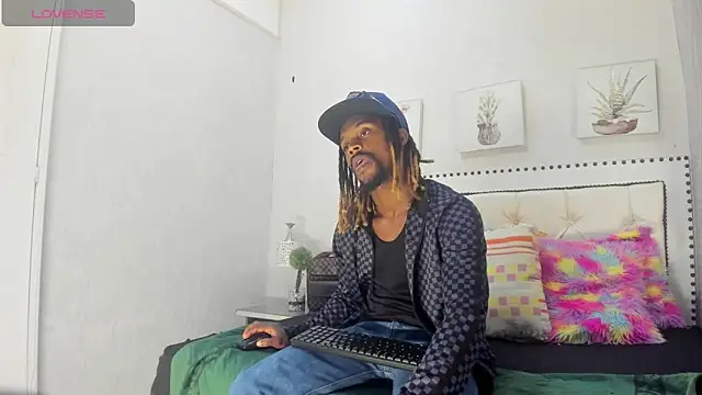Snapshot of LooganX chatting on 09-16-25, 12:22 LooganX online show from 09-16-25, 12:22