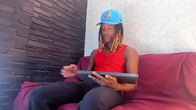Snapshot of LooganX chatting on 10-07-25, 02:14 LooganX online show from 10-07-25, 02:14