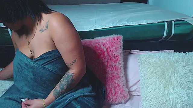 Snapshot of rebeka_kenye chatting on 03-18-25, 10:15 rebeka kenye online show from 03-18-25, 10:15