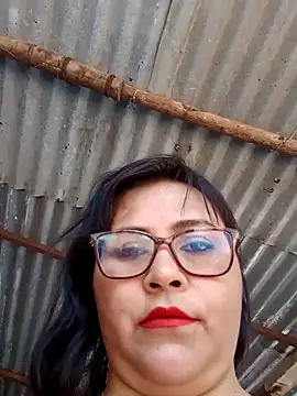 Snapshot of promiscuous-indecent-momm chatting on 03-09-25, 02:21 promiscuous-indecent-momm online show from 03-09-25, 02:21