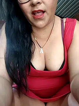 Snapshot of promiscuous-indecent-momm chatting on 03-15-25, 02:23 promiscuous-indecent-momm online show from 03-15-25, 02:23