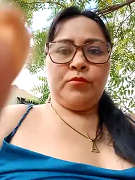 Snapshot of promiscuous-indecent-momm chatting on 03-19-25, 02:35 promiscuous-indecent-momm online show from 03-19-25, 02:35