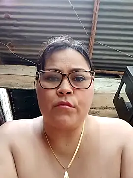 Snapshot of promiscuous-indecent-momm chatting on 03-20-25, 02:10 promiscuous-indecent-momm online show from 03-20-25, 02:10