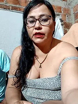 Snapshot of promiscuous-indecent-momm chatting on 03-22-25, 03:30 promiscuous-indecent-momm online show from 03-22-25, 03:30