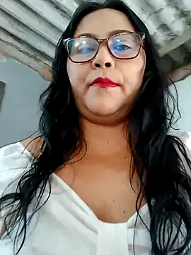 Snapshot of promiscuous-indecent-momm chatting on 09-21-25, 01:35 promiscuous-indecent-momm online show from 09-21-25, 01:35