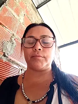 Snapshot of promiscuous-indecent-momm chatting on 10-17-25, 02:52 promiscuous-indecent-momm online show from 10-17-25, 02:52