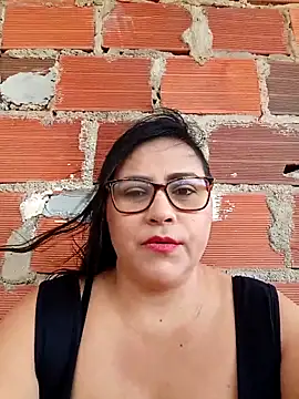 Snapshot of promiscuous-indecent-momm chatting on 11-10-25, 04:17 promiscuous-indecent-momm online show from 11-10-25, 04:17