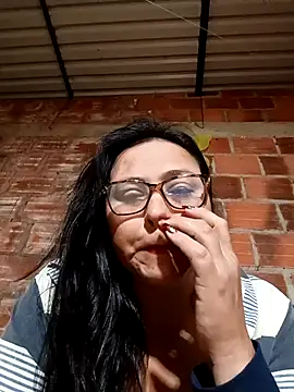 Snapshot of promiscuous-indecent-momm chatting on 11-20-25, 09:09 promiscuous-indecent-momm online show from 11-20-25, 09:09