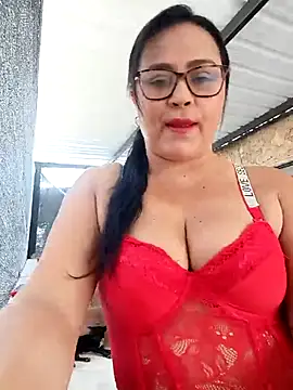 Snapshot of promiscuous-indecent-momm chatting on 11-23-25, 03:23 promiscuous-indecent-momm online show from 11-23-25, 03:23