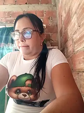 Snapshot of promiscuous-indecent-momm chatting on 12-13-25, 07:53 promiscuous-indecent-momm online show from 12-13-25, 07:53