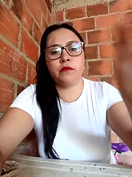 Snapshot of promiscuous-indecent-momm chatting on 12-15-25, 06:56 promiscuous-indecent-momm online show from 12-15-25, 06:56