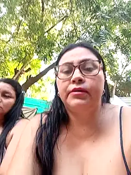 Snapshot of promiscuous-indecent-momm chatting on 12-16-25, 09:09 promiscuous-indecent-momm online show from 12-16-25, 09:09