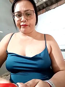 Snapshot of promiscuous-indecent-momm chatting on 02-03-26, 02:33 promiscuous-indecent-momm online show from 02-03-26, 02:33