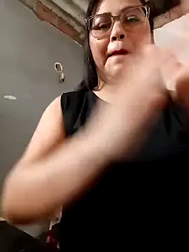 Snapshot of promiscuous-indecent-momm chatting on 02-08-26, 02:20 promiscuous-indecent-momm online show from 02-08-26, 02:20