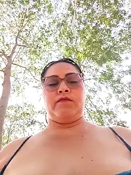 Snapshot of promiscuous-indecent-momm chatting on 02-13-26, 02:35 promiscuous-indecent-momm online show from 02-13-26, 02:35