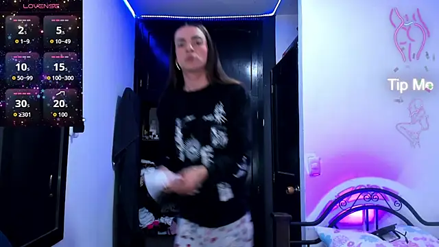 Snapshot of Dollcatalina chatting on 01-12-26, 06:18 Dollcatalina online show from 01-12-26, 06:18