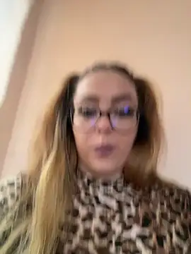 Snapshot of Pussy4564N chatting on 03-15-25, 03:48 Pussy4564N online show from 03-15-25, 03:48