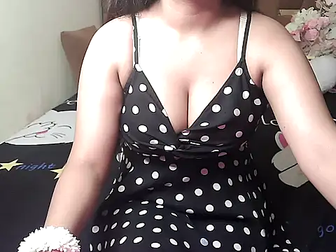 Snapshot of megancatluna chatting on 09-18-25, 07:32 megancatluna online show from 09-18-25, 07:32