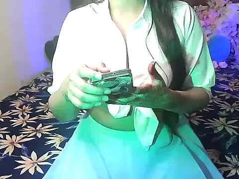 Snapshot of megancatluna chatting on 09-25-25, 05:22 megancatluna online show from 09-25-25, 05:22