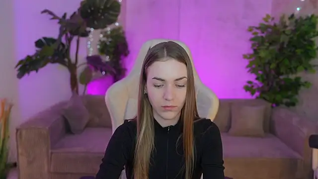 Snapshot of Layla_Sweet_ chatting on 03-17-25, 03:29 Layla Sweet online show from 03-17-25, 03:29