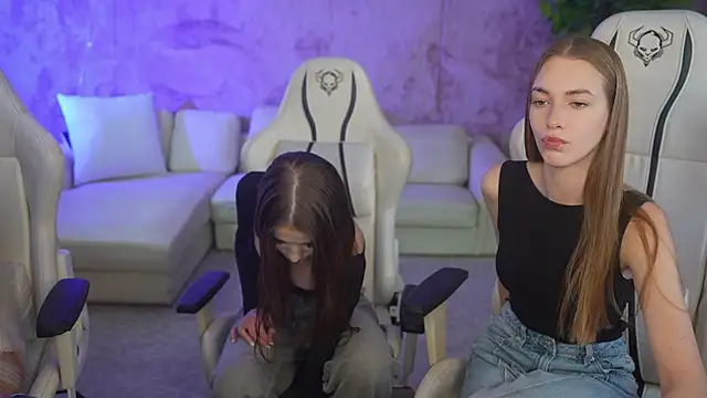 Snapshot of Layla_Sweet_ chatting on 10-21-25, 02:40 Layla Sweet online show from 10-21-25, 02:40