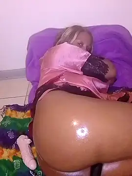 Snapshot of ChloeBab chatting on 10-16-25, 08:32 ChloeBab online show from 10-16-25, 08:32