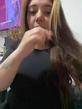 Snapshot of _ivyginger chatting on 12-17-25, 08:37 ivyginger online show from 12-17-25, 08:37