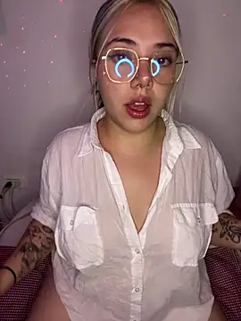 Snapshot of _ivyginger chatting on 02-01-26, 04:11 ivyginger online show from 02-01-26, 04:11