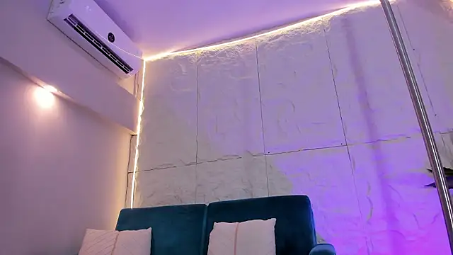 MelanieHillss online show from 02-02-26, 08:18