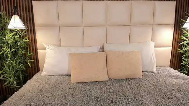 MelanieHillss online show from 03-12-26, 04:29