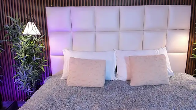 MelanieHillss online show from 04-01-26, 04:35