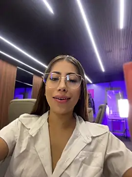 Snapshot of MelanieHillss chatting on 07-25-26, 04:32 MelanieHillss online show from 07-25-26, 04:32